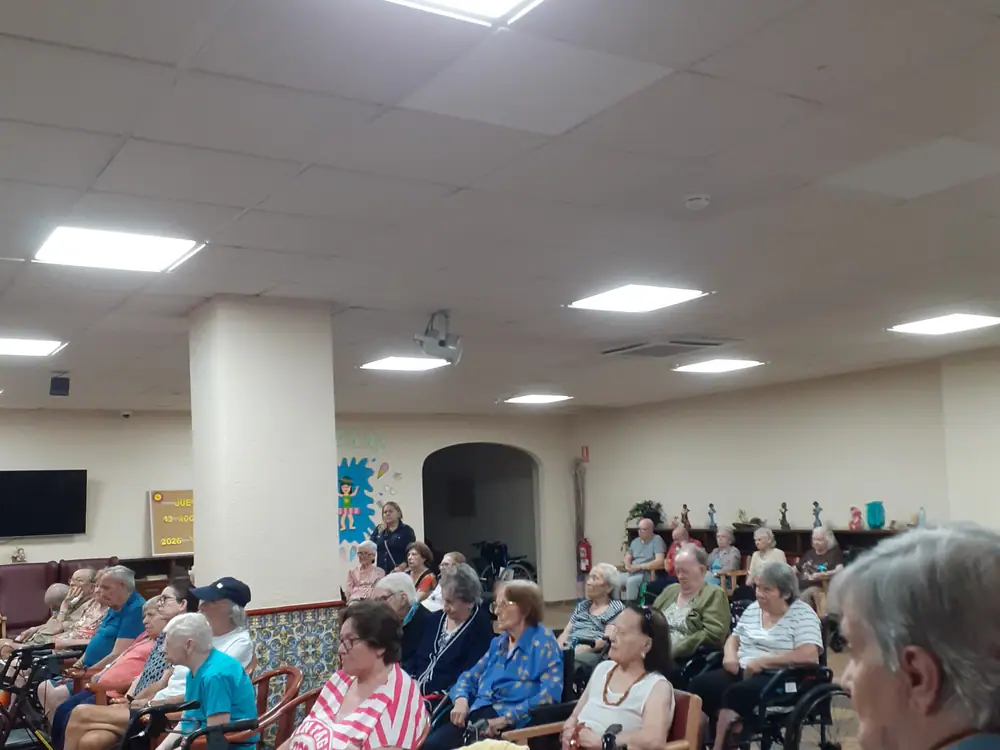 Residentes reunidos en el salón de Mejora Navalmoral