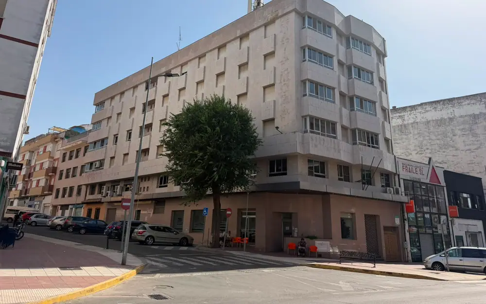 Edificio de Mejora Navalmoral, en la calle Antonio María Concha de Navalmoral